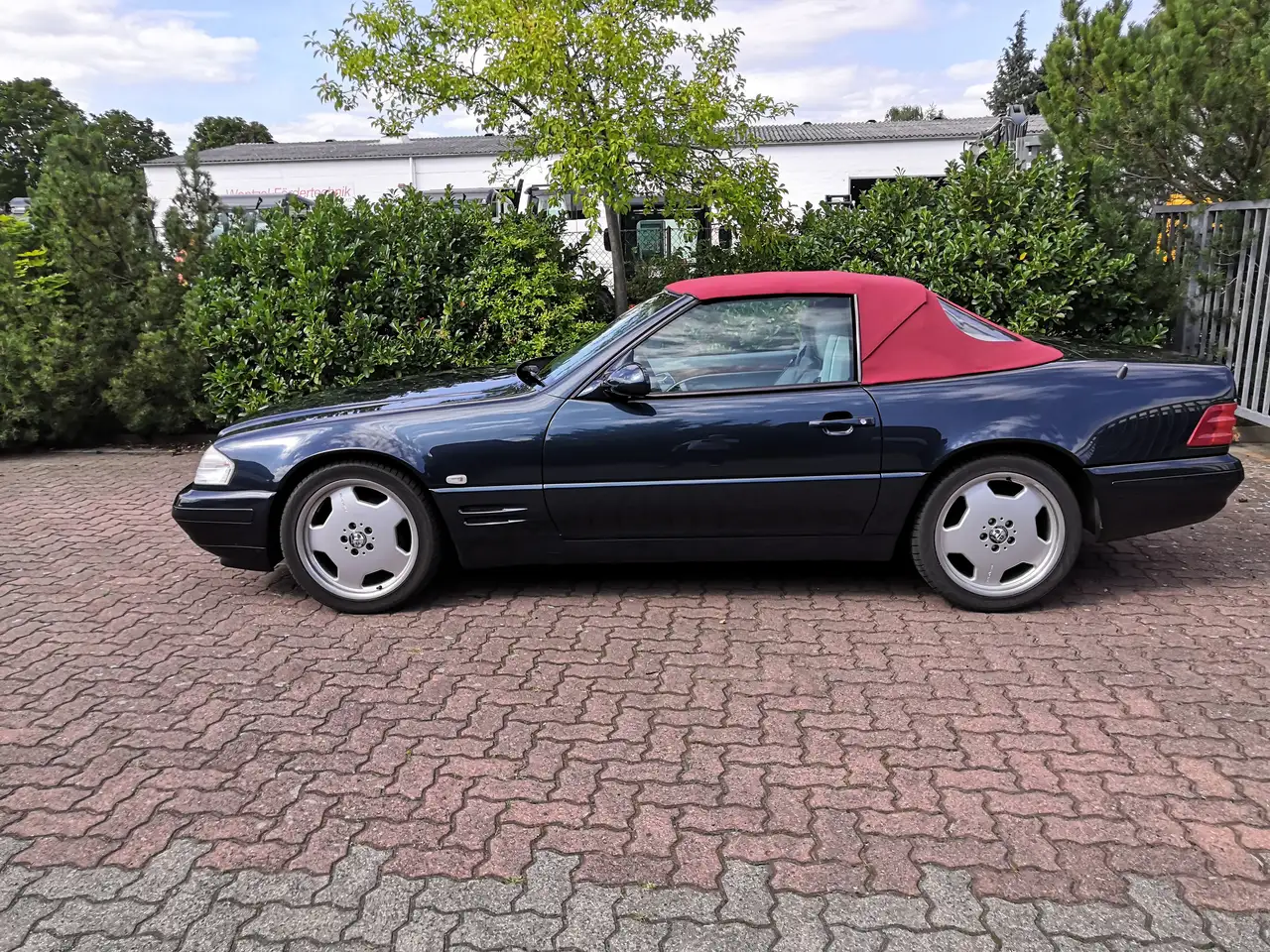 Mercedes-Benz SL 230