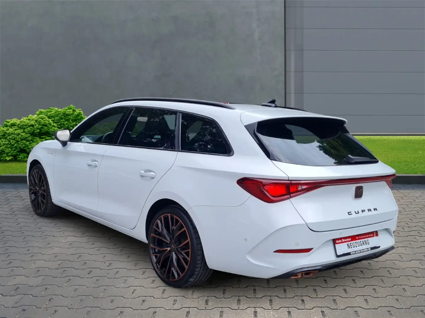 CUPRA Leon Sportstourer e-HYBRID 1.4+PDC+Sitzheizung+Tempomat Weiß - 2