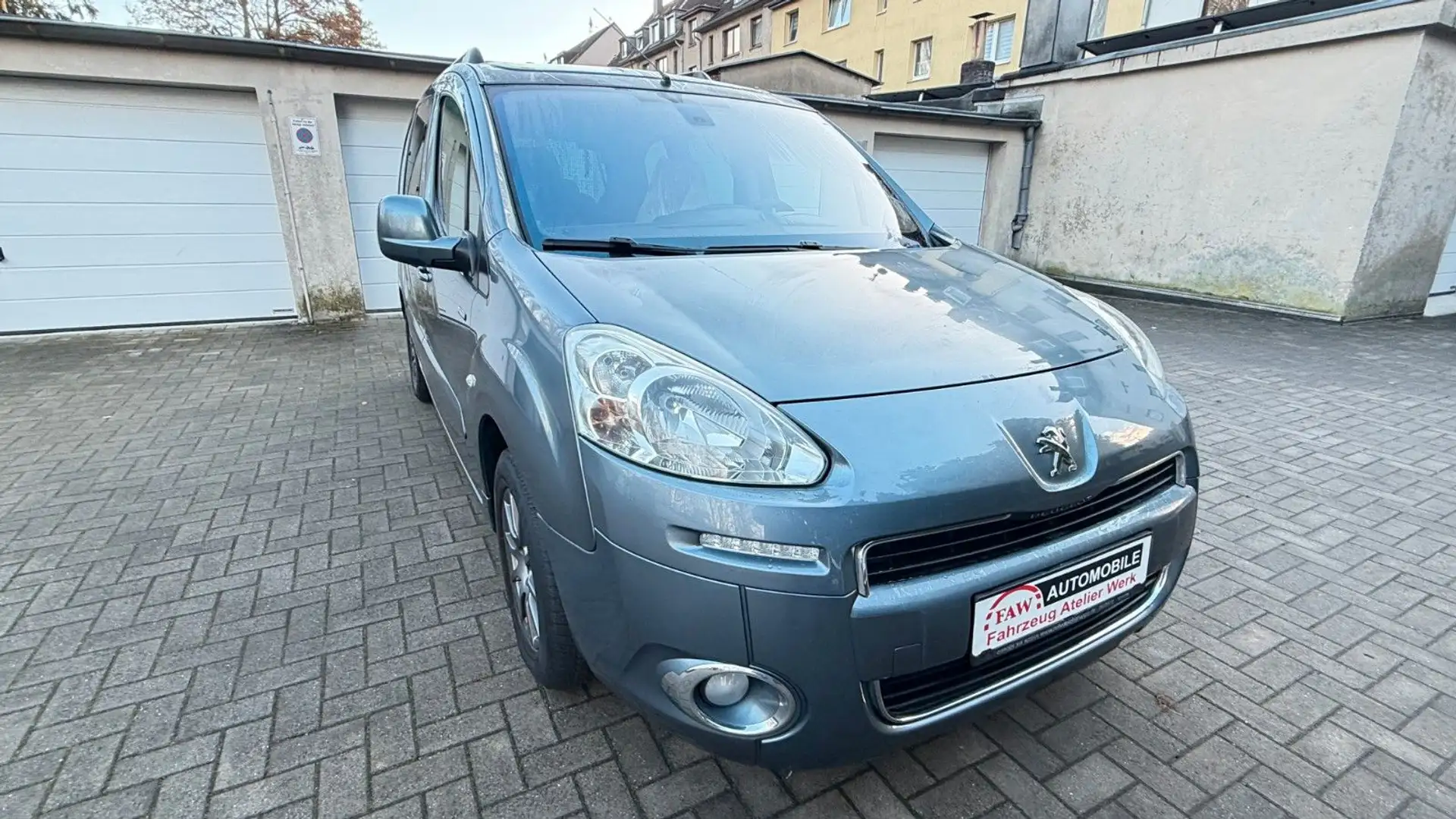 Peugeot Partner Tepee Family/1.Hand/Klima/Panoramadach/ Grau - 2