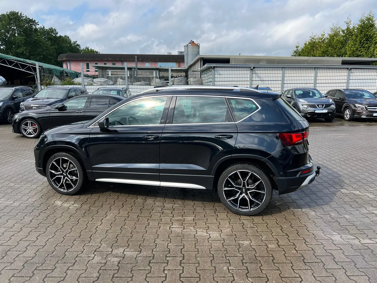 SEAT Ateca 2.0 TDI Xperience 4Drive Automatik *AHK *NAV *RFK Noir - 2
