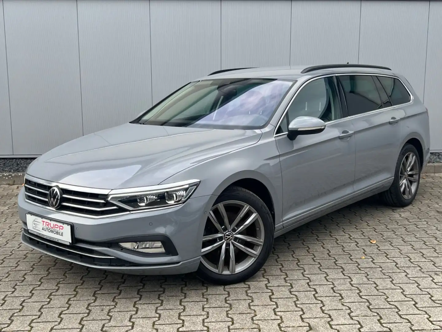 Volkswagen Passat 2.0 TSI/MATRIX/AHK/STANDH/360°/ACC/HARMAN - 1