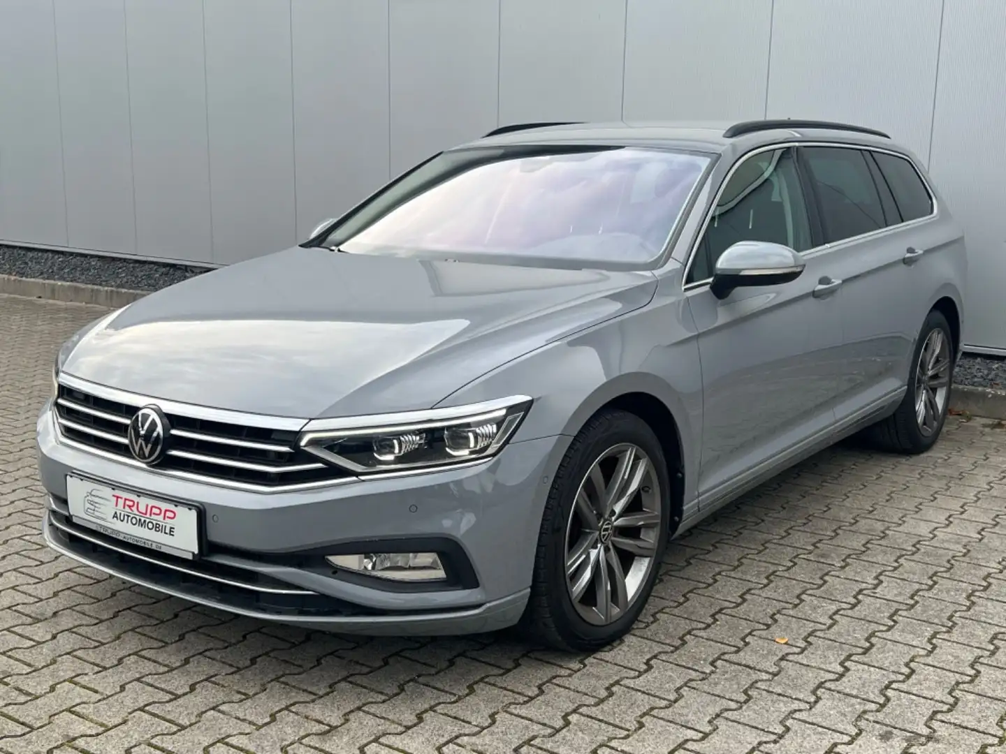 Volkswagen Passat 2.0 TSI/MATRIX/AHK/STANDH/360°/ACC/HARMAN - 2