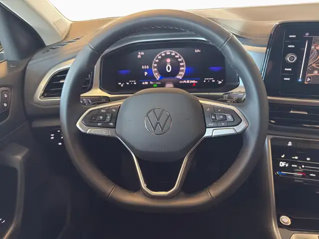 Volkswagen T-Roc view 10