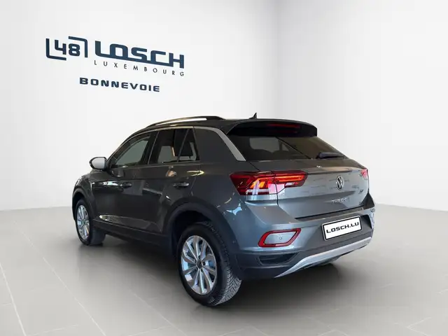 Volkswagen T-Roc view 6