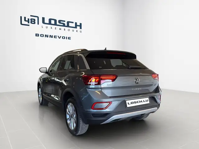 Volkswagen T-Roc view 7