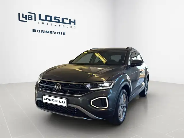 Volkswagen T-Roc view 3