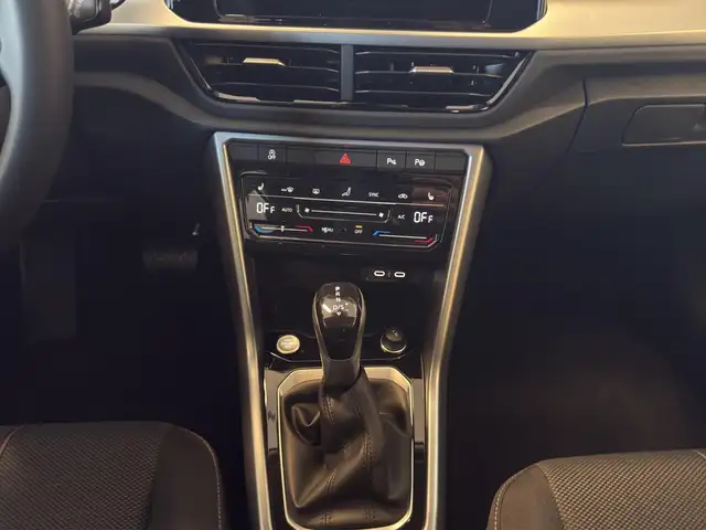 Volkswagen T-Roc view 12