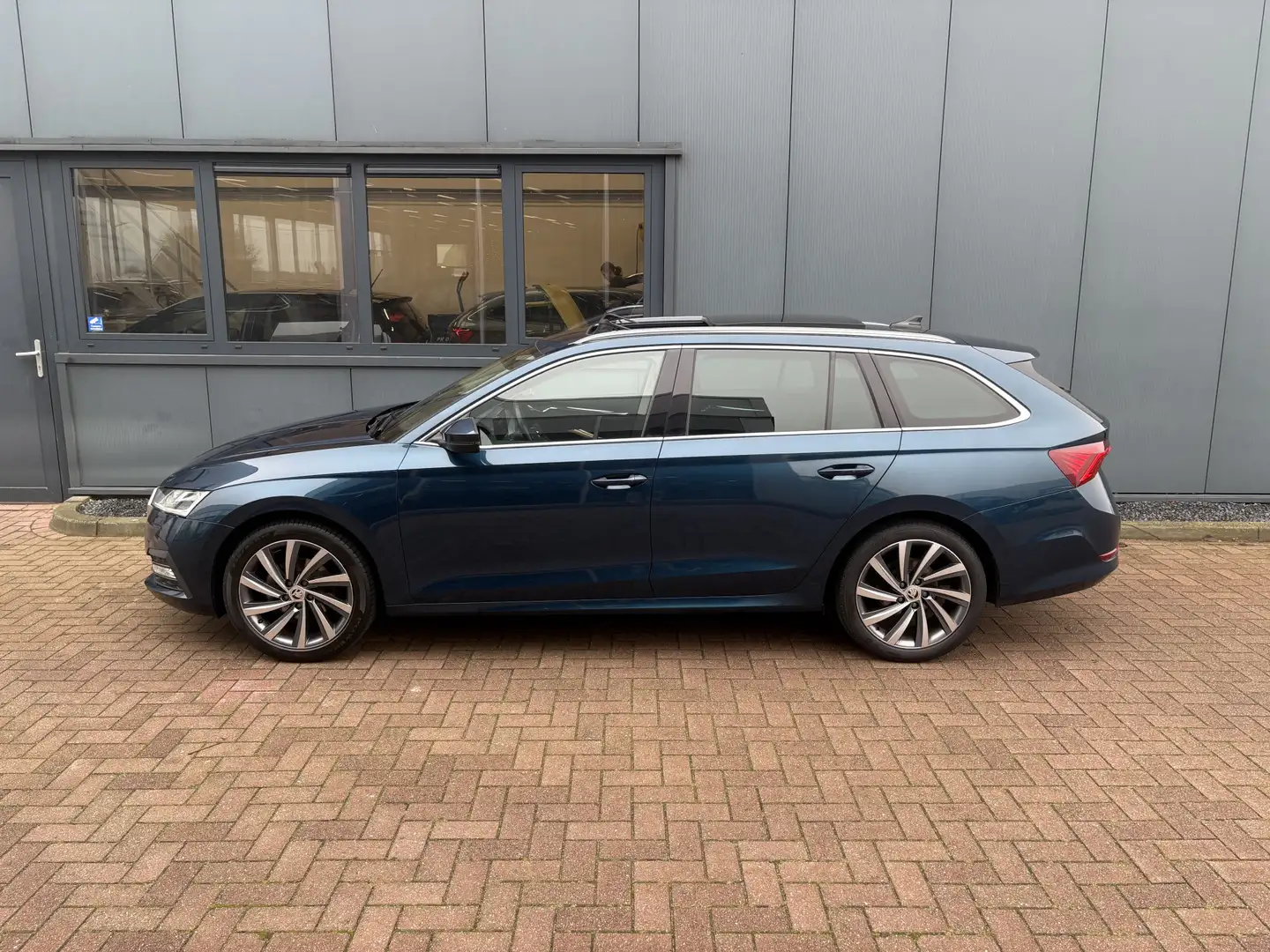 Skoda Octavia Combi 1.5 TSi 150pk First Edition SCHUIFDAK/VIRTUA Bleu - 2