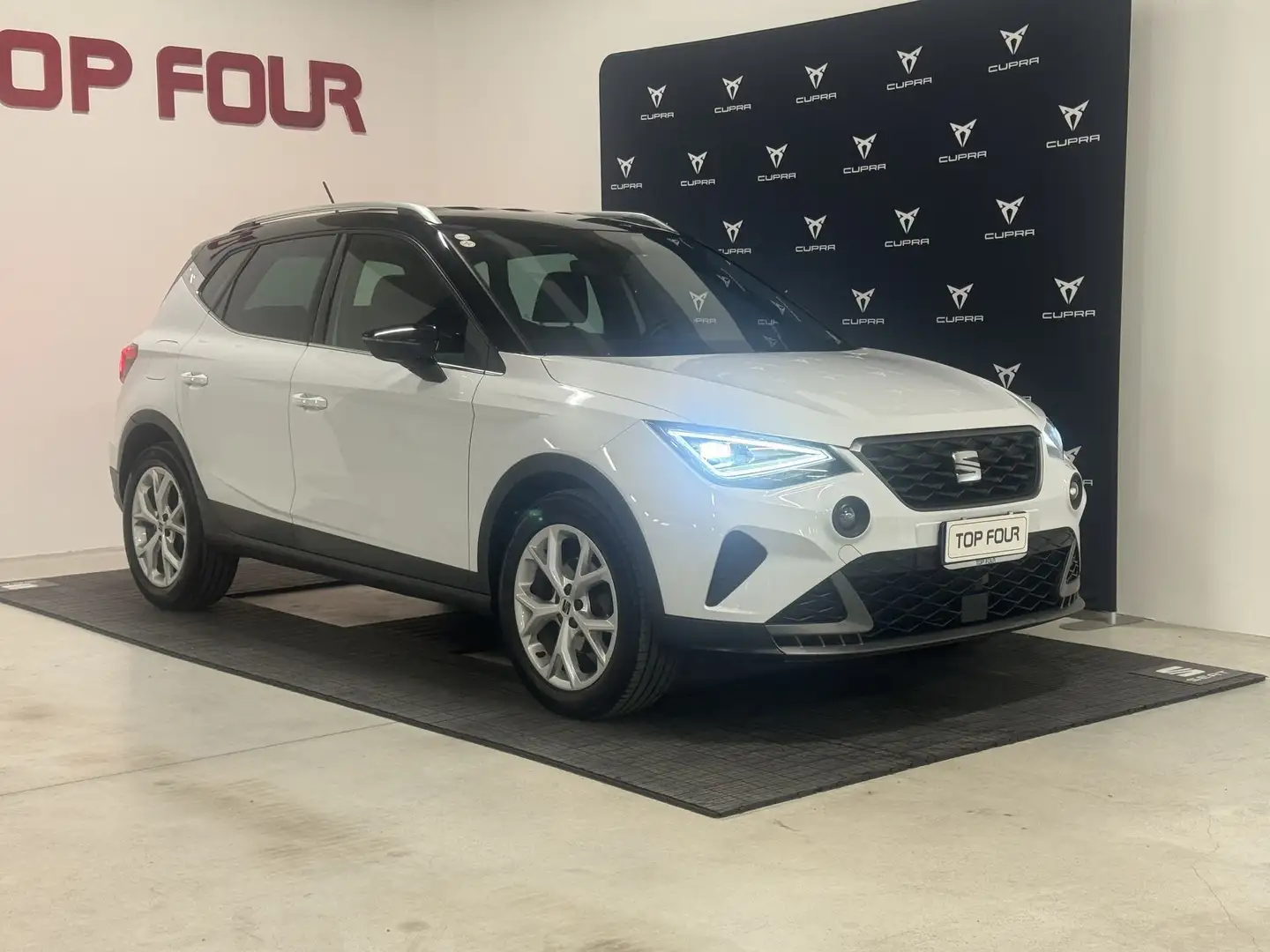 SEAT Arona 1.0 EcoTSI FR Nero - 1