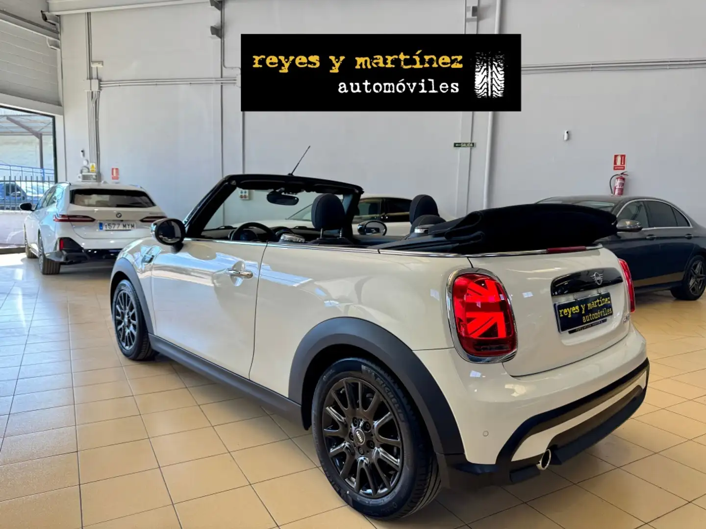 MINI Cooper Cabrio Aut. Beige - 2