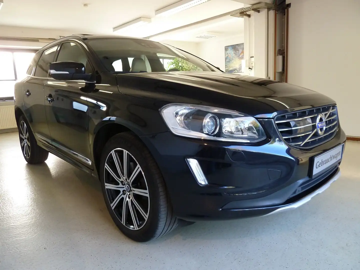 Volvo XC60 D5 AWD Summum Pano+Xenon+Vollleder+eGSHD+abn. AHK Schwarz - 2