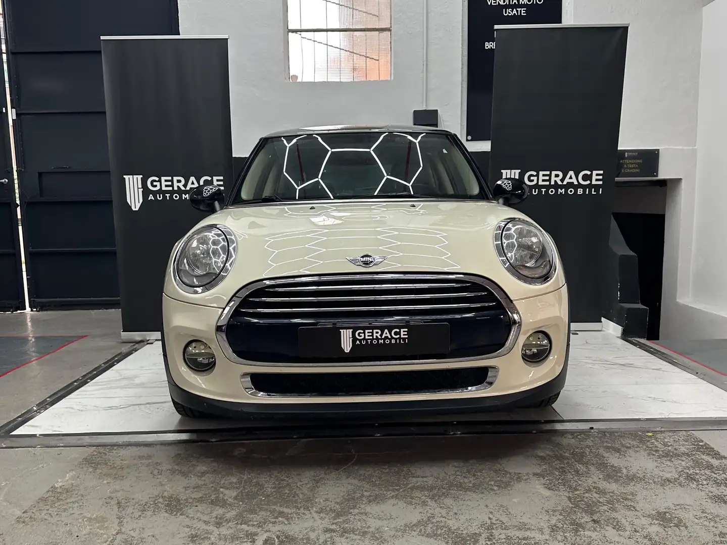 MINI Cooper D Mini IV F55-F56 2014 1.5 Hype 3p Giallo - 2