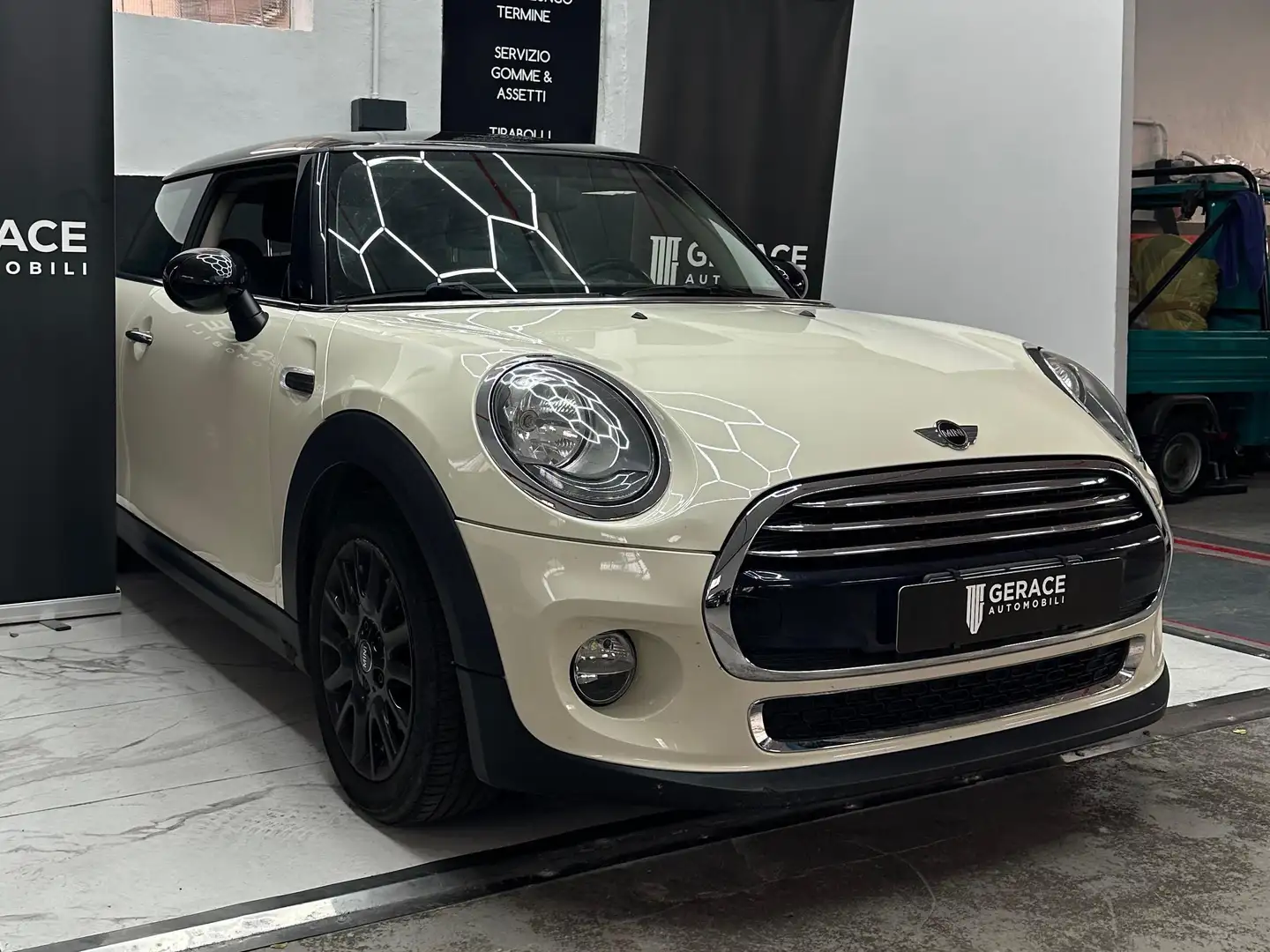 MINI Cooper D Mini IV F55-F56 2014 1.5 Hype 3p Giallo - 1