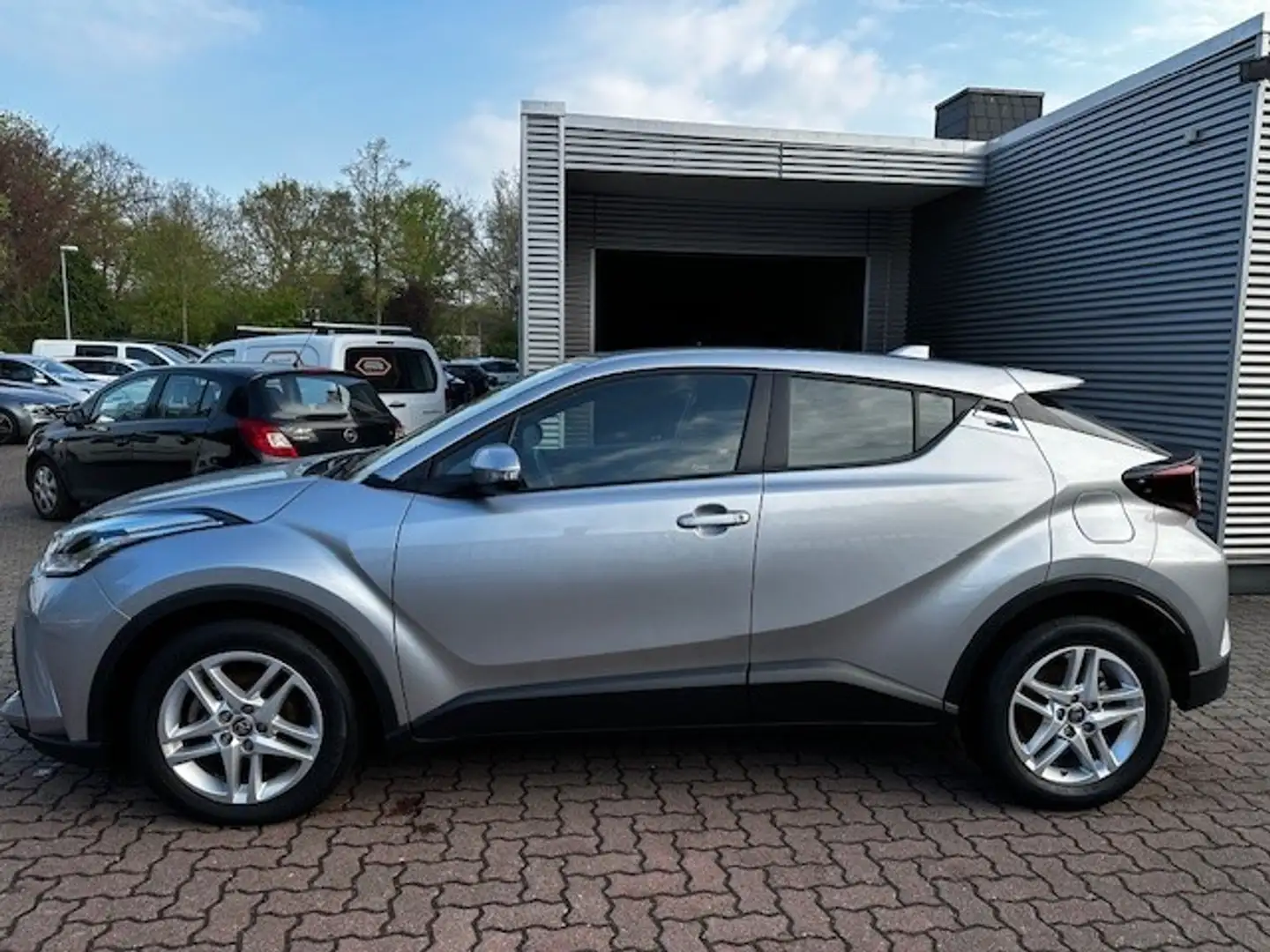 Toyota C-HR 1,8-l-Hybrid+++NAVI+PDC+R-KAMERA+ALLWETTER+ Argent - 2