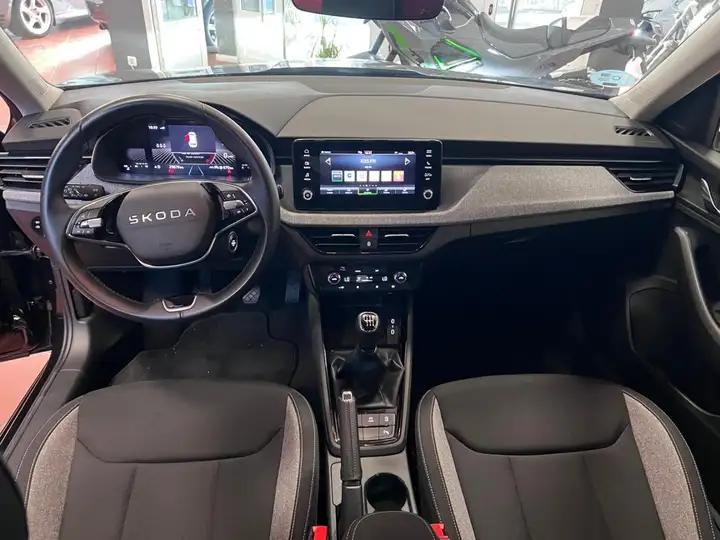 Škoda Kamiq 1.0 TSI Selection 2025, foto 11