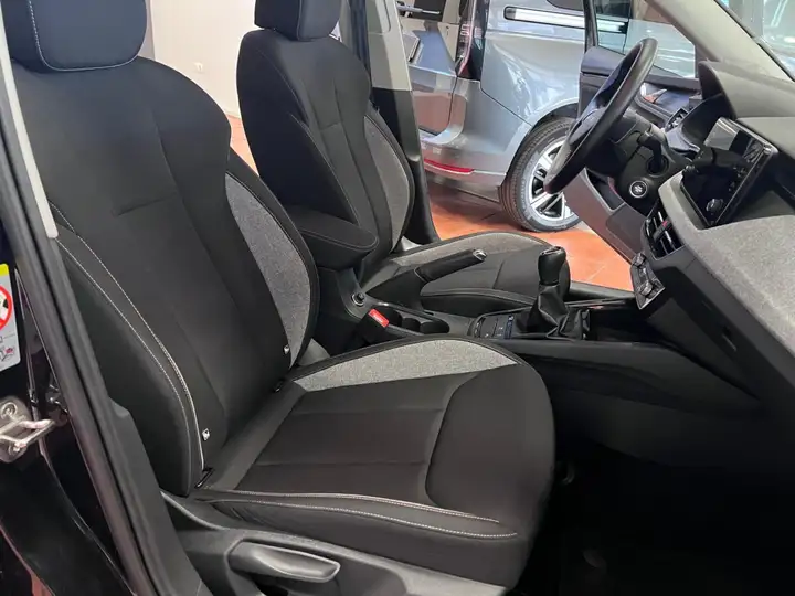 Škoda Kamiq 1.0 TSI Selection 2025, foto 12