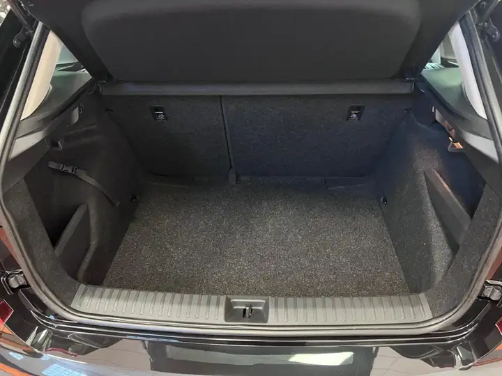 Škoda Kamiq 1.0 TSI Selection 2025, foto 21