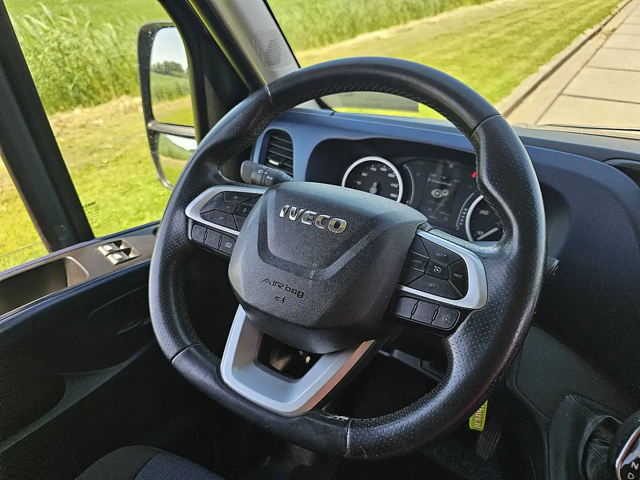 Iveco Daily 2021 — фото 9