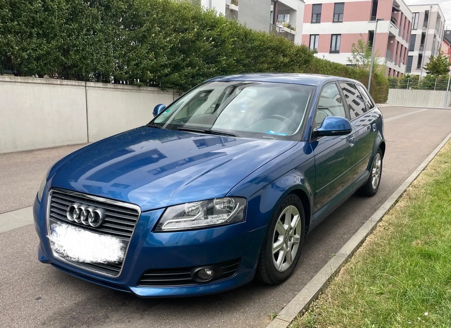 Audi A3 2.0 TDI Sportback DPF Ambiente Blau - 2