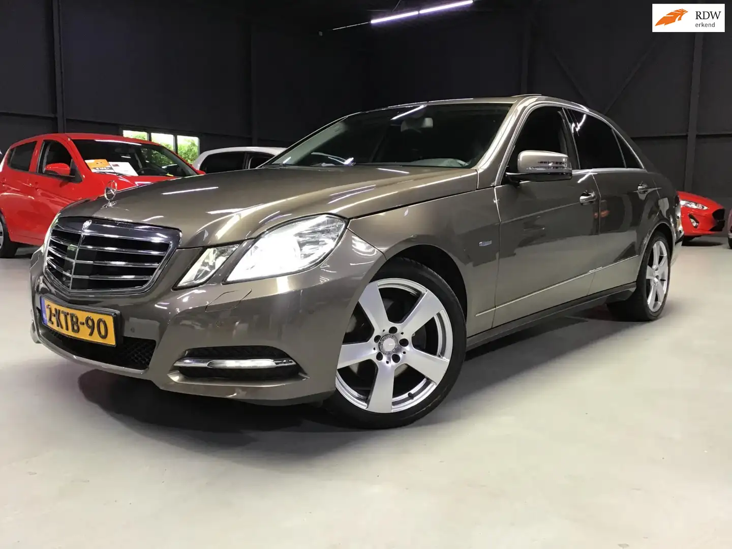 Mercedes-Benz E 350 CGI Avantgarde I Leder I 306PK I Navi I Camera I X Grigio - 1