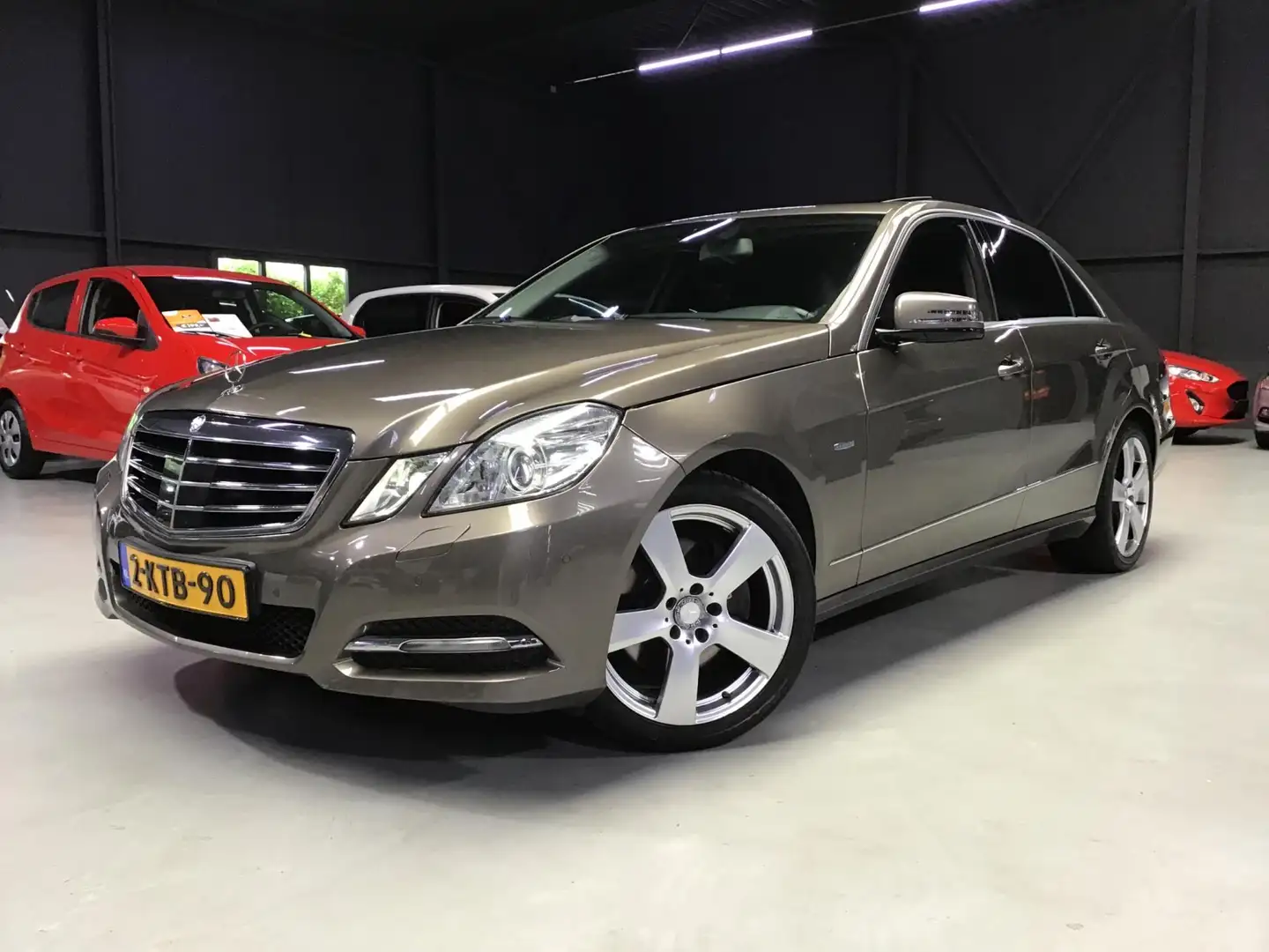 Mercedes-Benz E 350 CGI Avantgarde I Leder I 306PK I Navi I Camera I X Grigio - 2