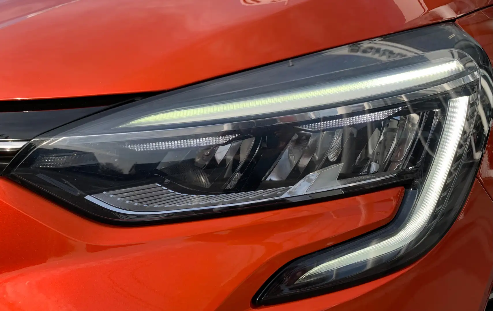 Renault Clio 1.5DCI INTENS / Grand Gps / Camera / Cruise / LED Oranje - 2