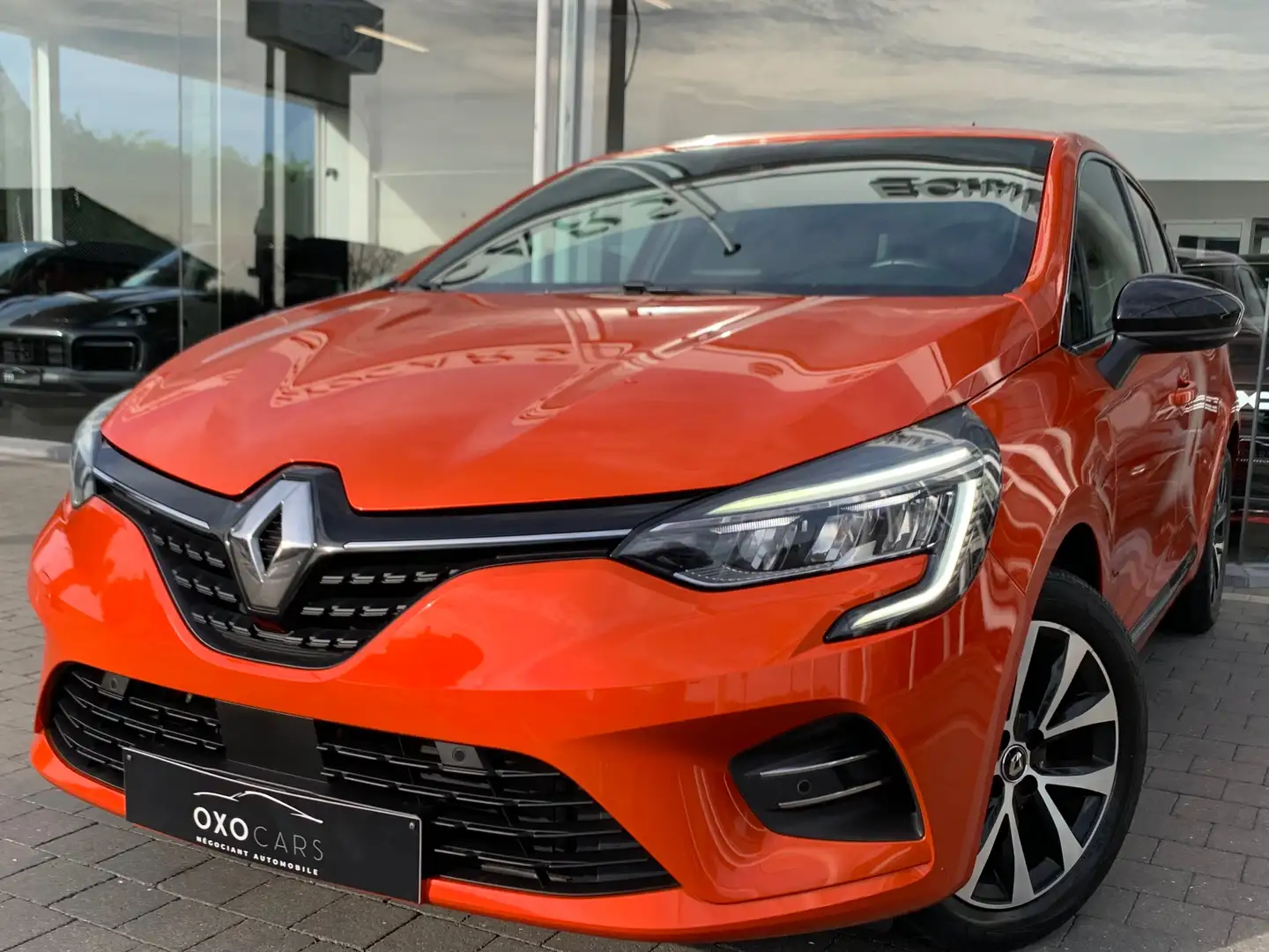 Renault Clio 1.5DCI INTENS / Grand Gps / Camera / Cruise / LED Oranje - 1