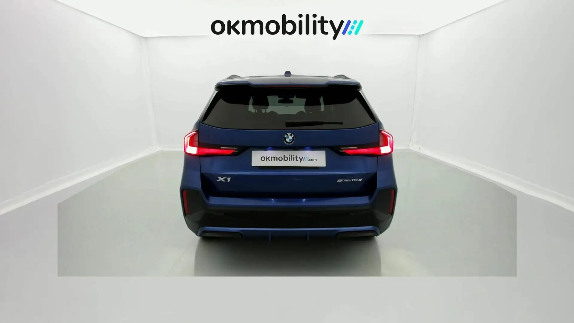 BMW X1 sDrive 18dA Blauw - 2