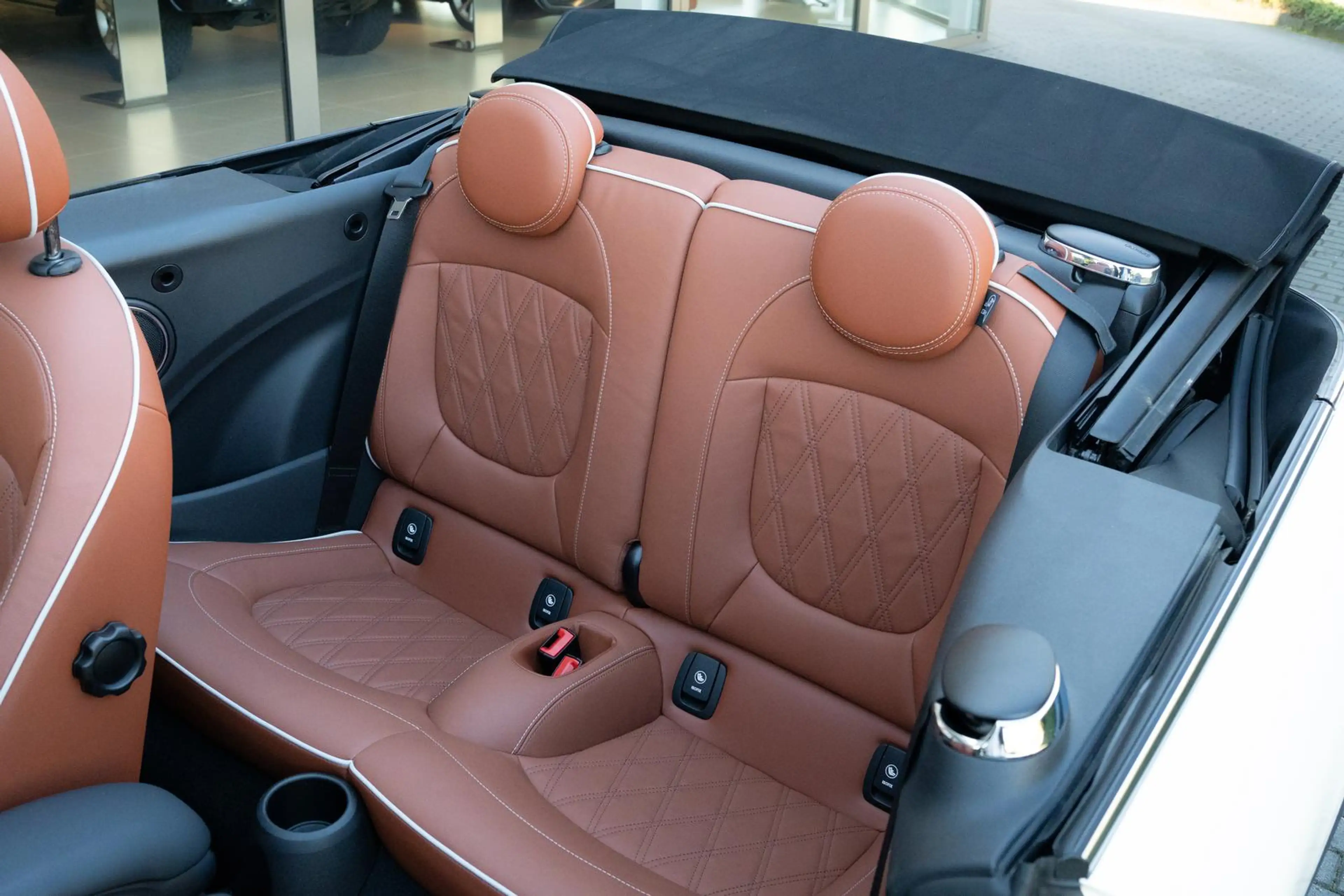 MINI Cooper Cabrio LED Leder Chester Navi CarPlay SHZ — photo 13