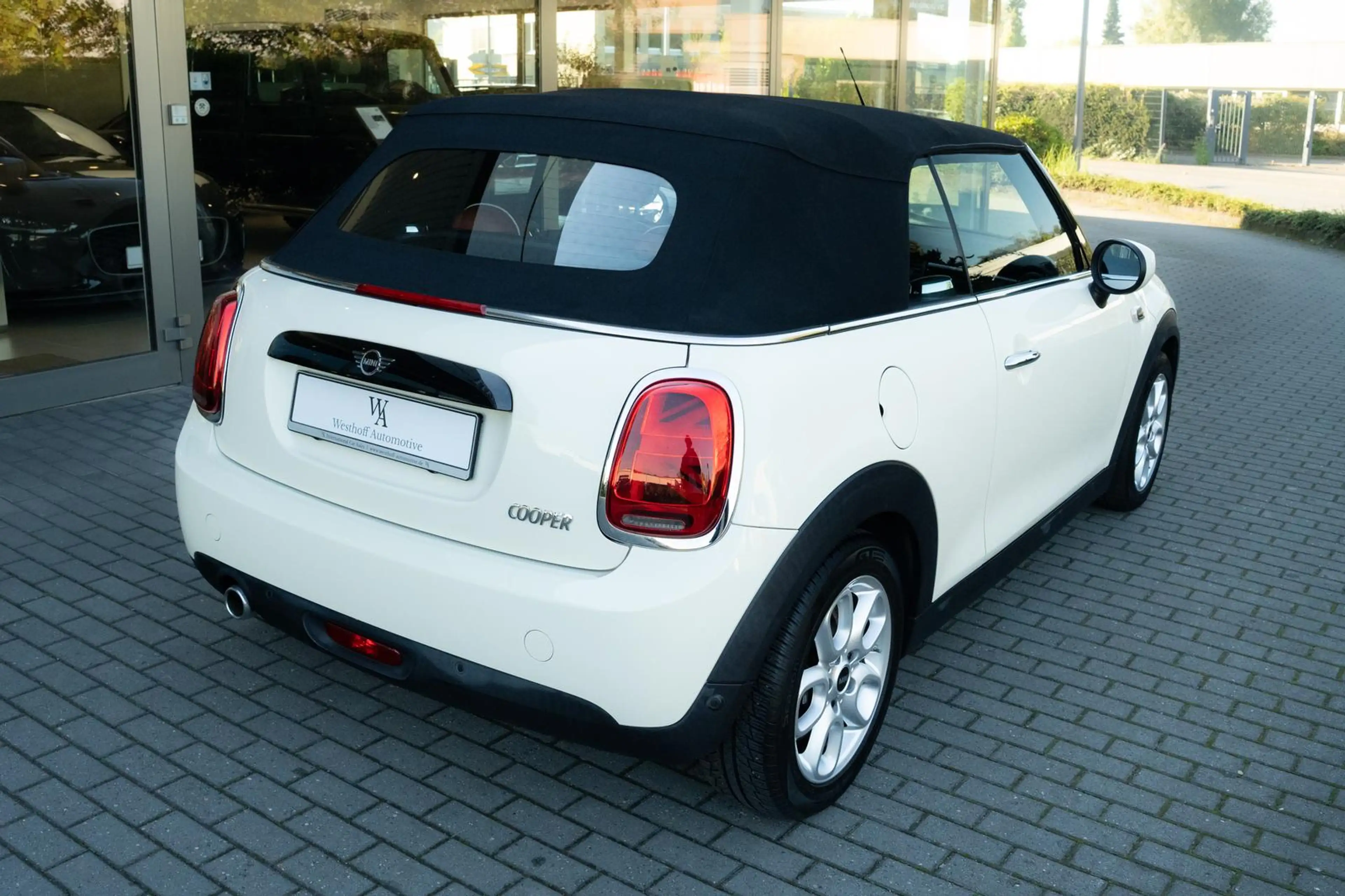 MINI Cooper Cabrio LED Leder Chester Navi CarPlay SHZ — photo 7