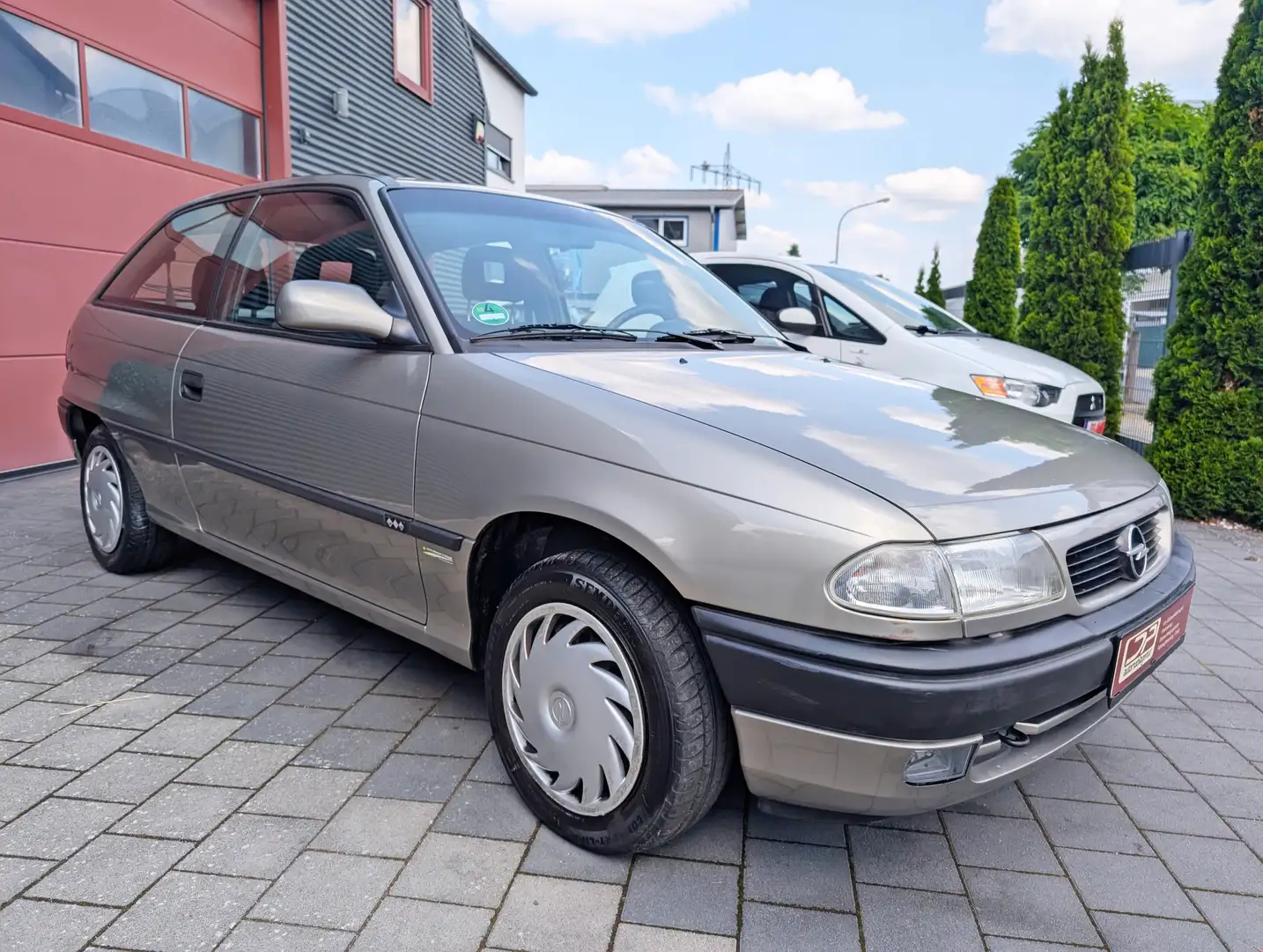 Opel Astra F 1.6 GL *1.HAND/AUTOMATIK/OLDTIMER 2026* Gold - 2