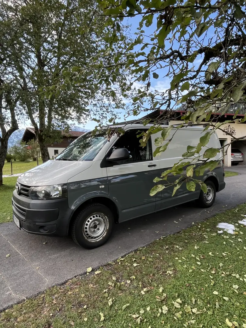 Volkswagen T5 Transporter - 2