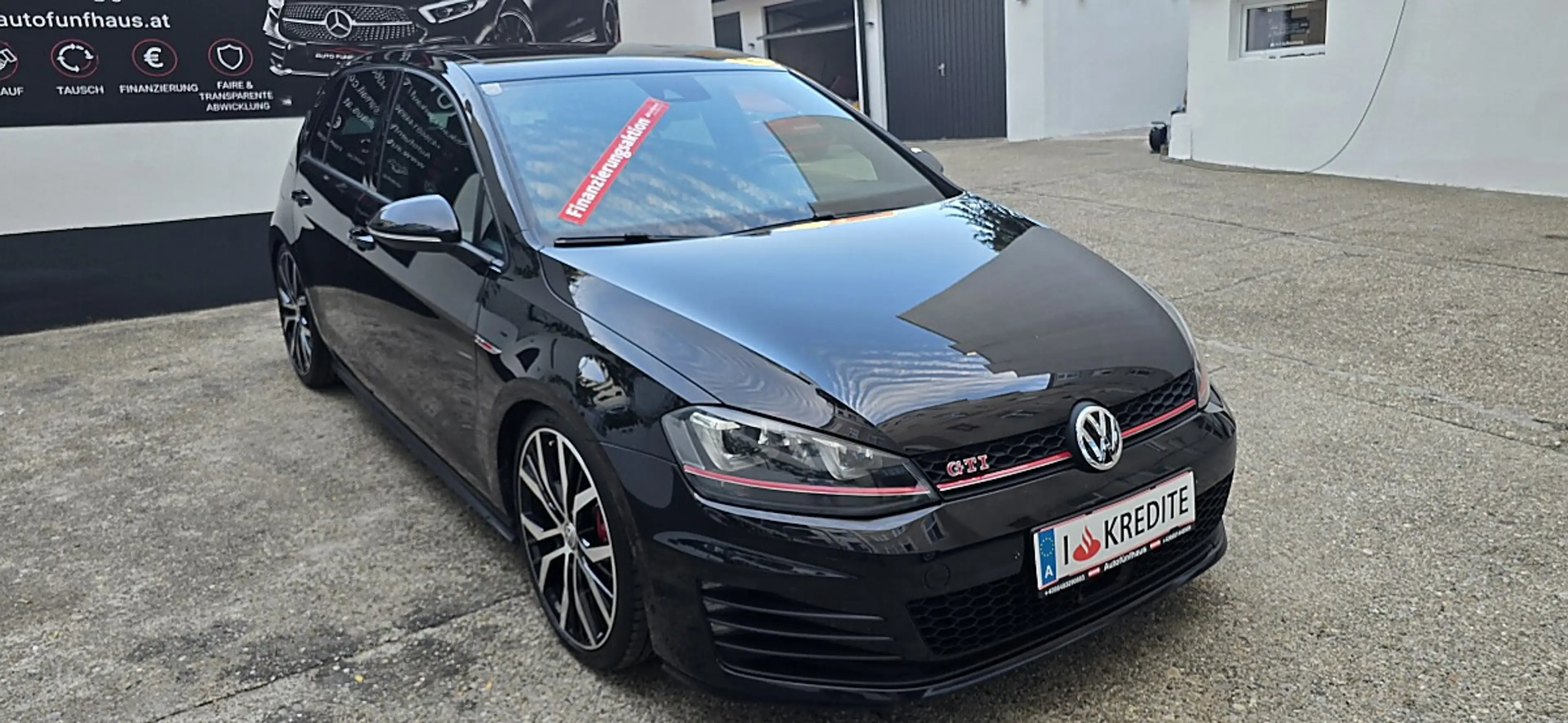 Volkswagen Golf GTI "Performance" BlueMotion 2,0 TSI — photo 3