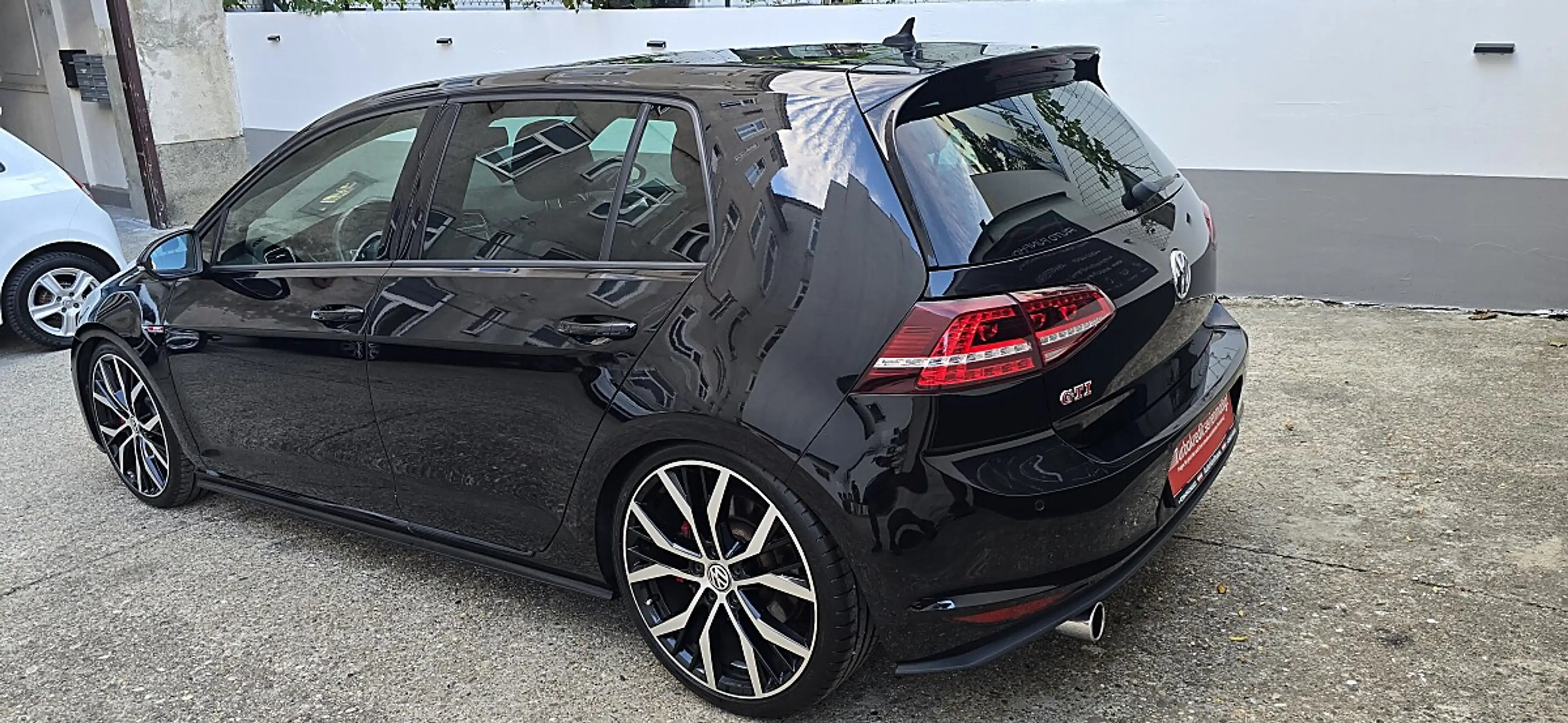 Volkswagen Golf GTI "Performance" BlueMotion 2,0 TSI — photo 2