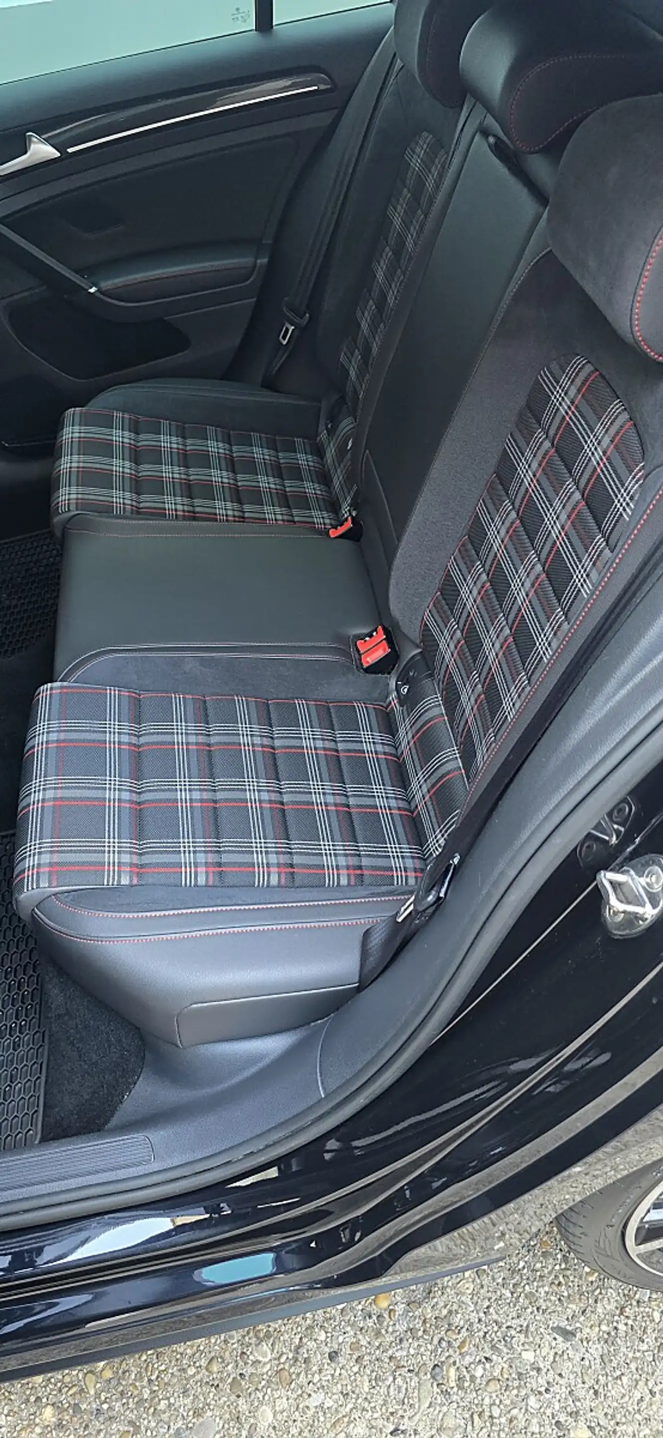 Volkswagen Golf GTI "Performance" BlueMotion 2,0 TSI — photo 12