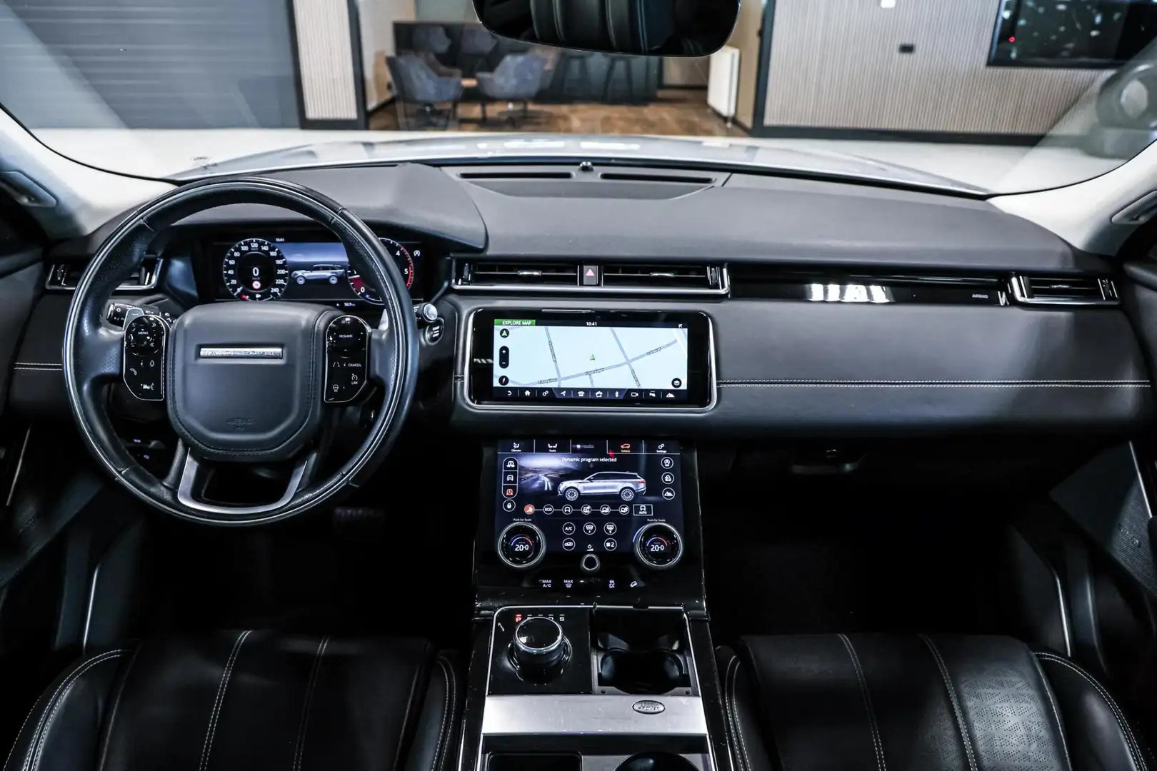 Land Rover Range Rover Velar 2.0 I4 AWD|Pano|luchtv.|trekhaak Grijs - 2