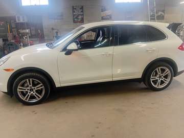AWD 4DR 8-Speed Tiptronic S Automatic Transmission