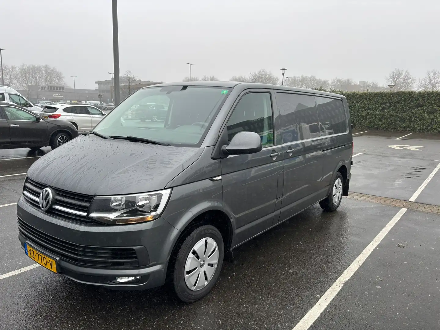 Volkswagen Transporter Transporter+2.0+TDI+L2H1 Grijs - 2