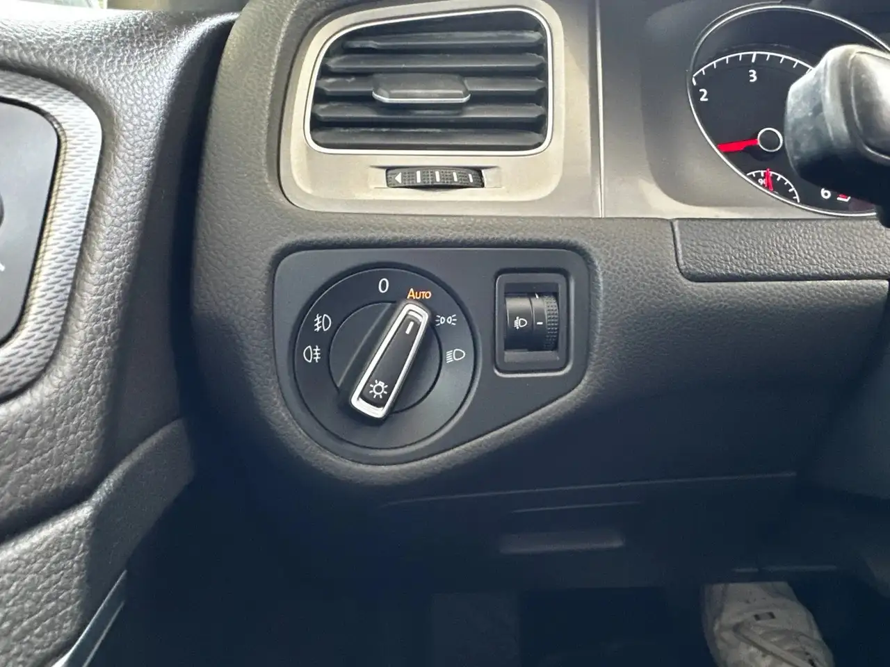 Volkswagen Golf Standard Model — photo 24