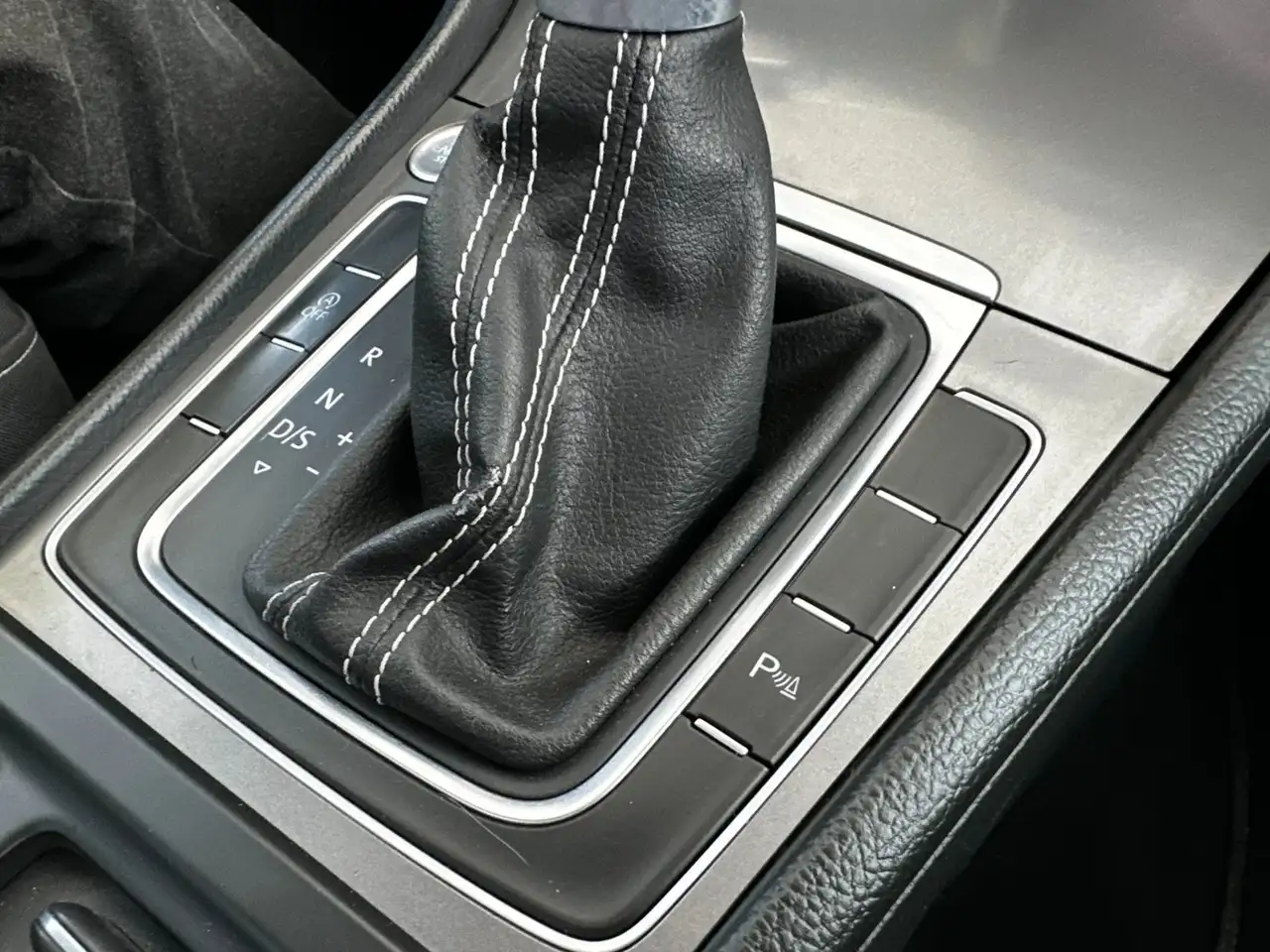 Volkswagen Golf Standard Model — photo 29