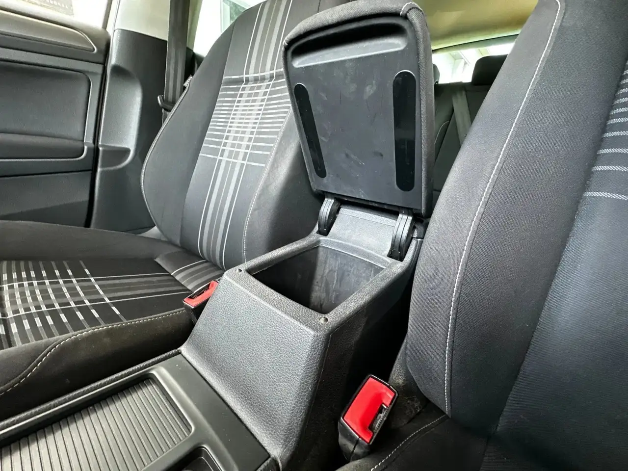 Volkswagen Golf Standard Model — photo 26