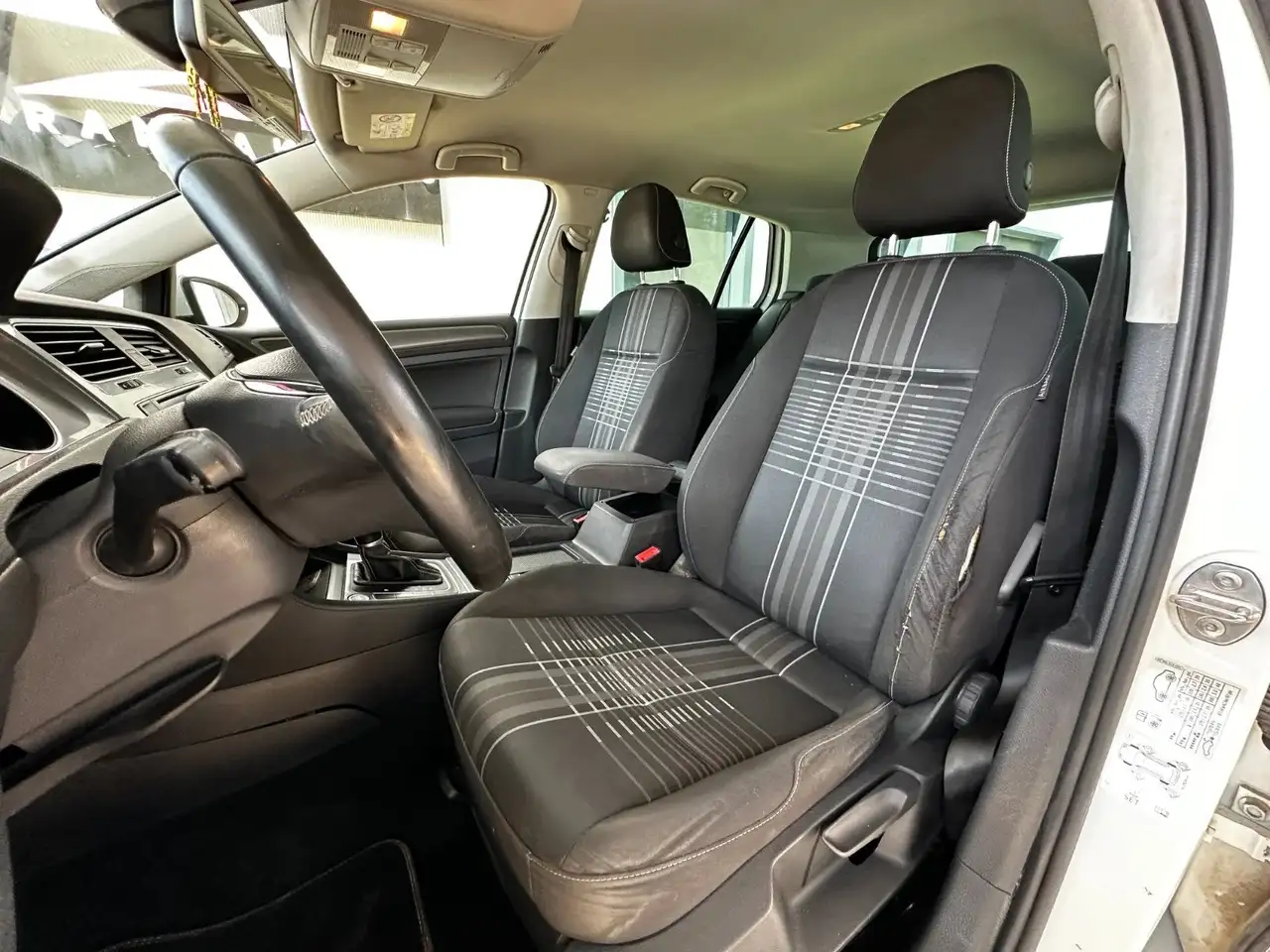 Volkswagen Golf Standard Model — photo 12