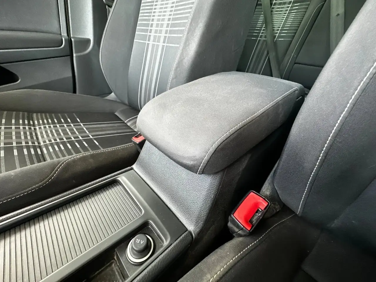 Volkswagen Golf Standard Model — photo 25