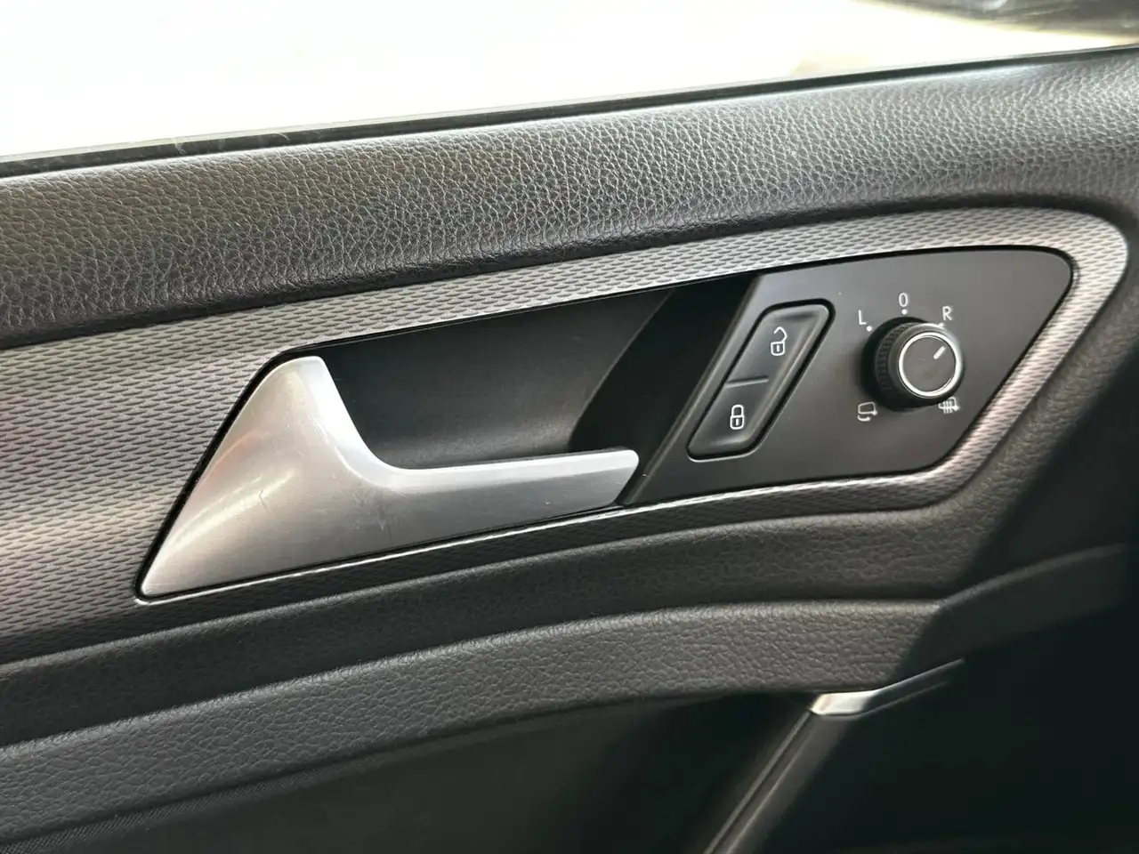 Volkswagen Golf Standard Model — photo 41