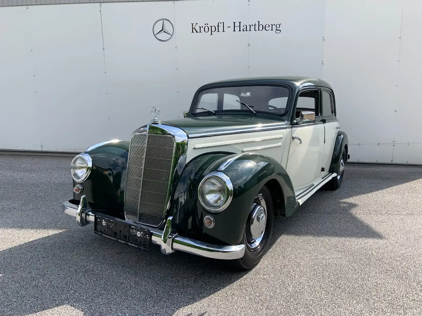 Mercedes-Benz 220 W187 Limousine Verde - 2