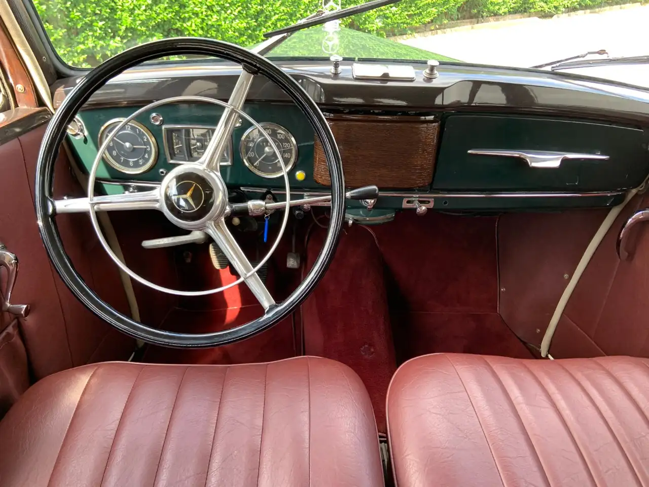 Mercedes-Benz 220 W187 Limousine, foto 9