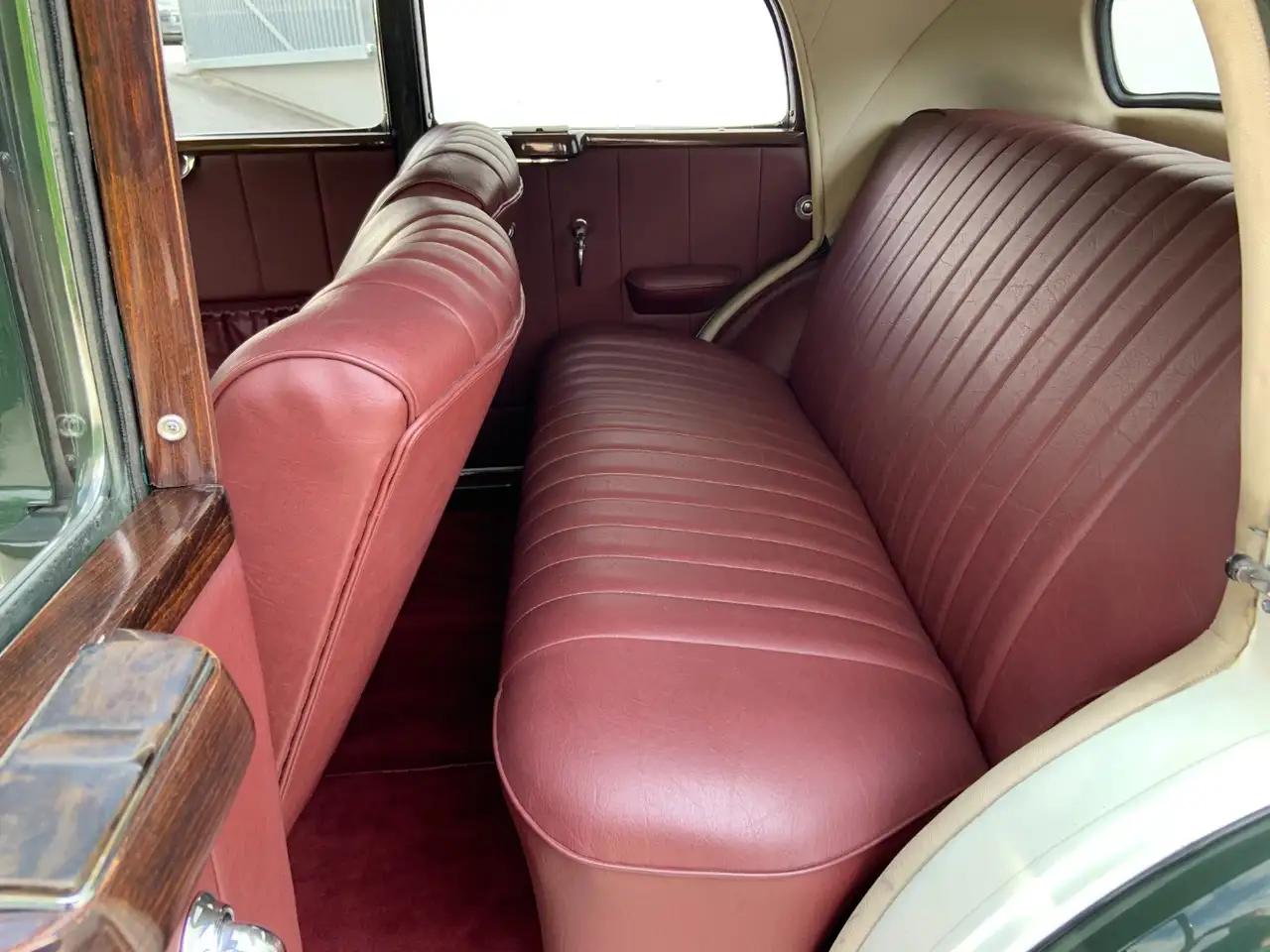 Mercedes-Benz 220 W187 Limousine, foto 8