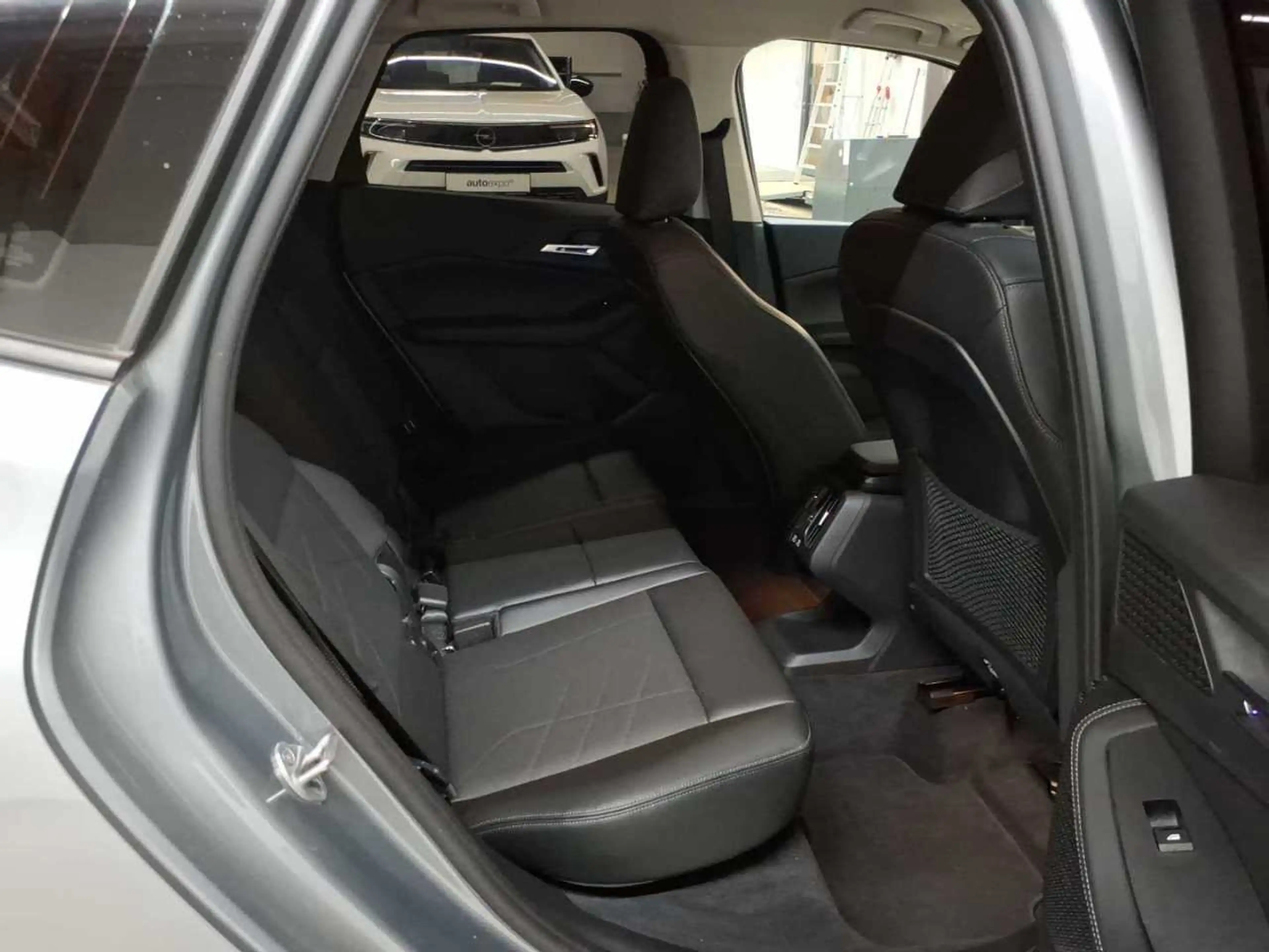 BMW 223 223i xDrive Active Tourer Aut. Navi Leder SHZ — photo 14