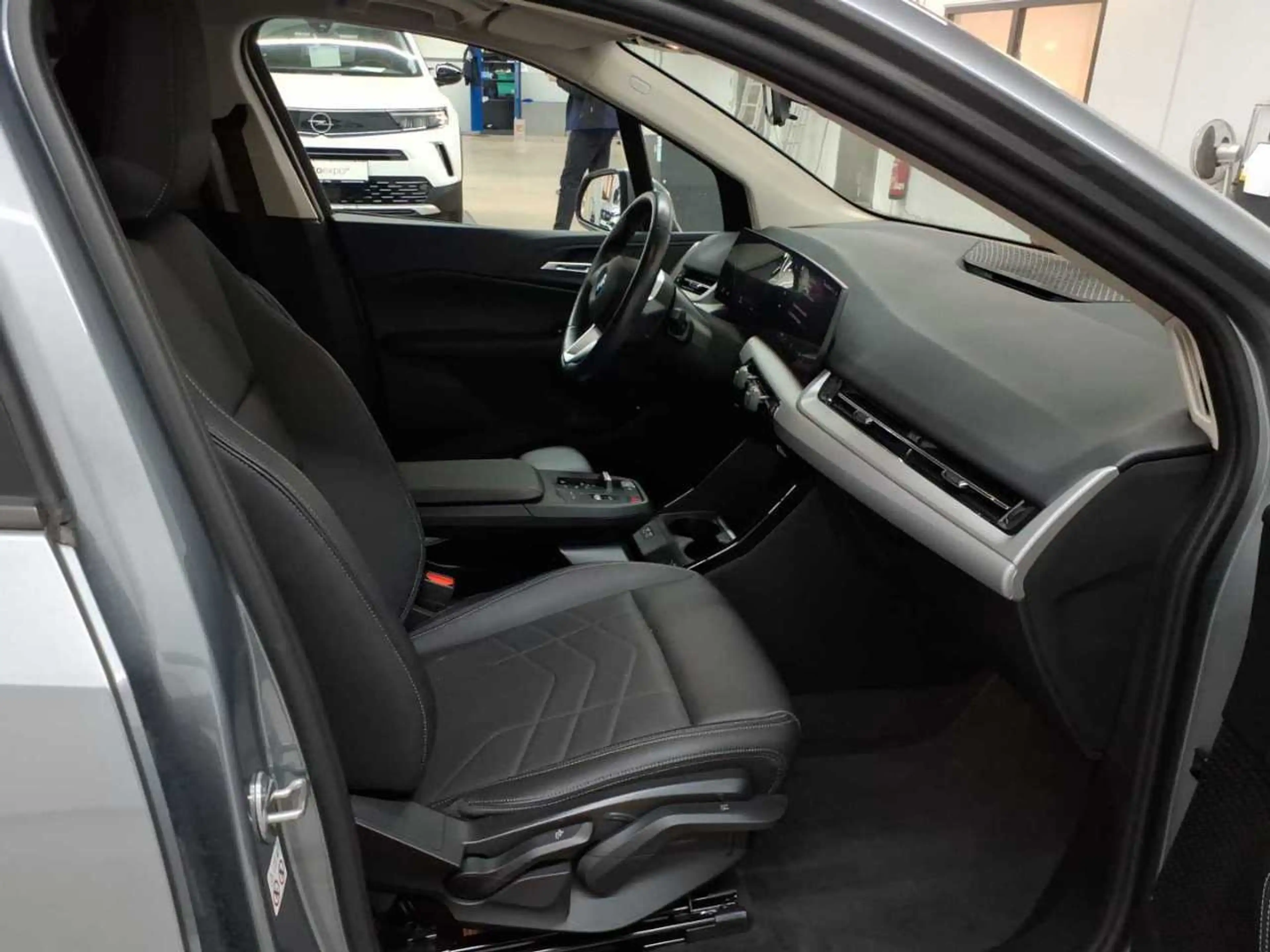 BMW 223 223i xDrive Active Tourer Aut. Navi Leder SHZ — photo 8