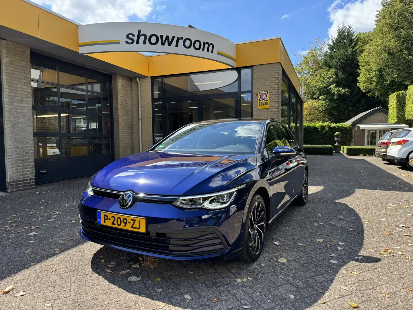 Volkswagen Golf 1.5 eTSI Style Automaat PanoSchuifdak Navi Carplay Blau - 1